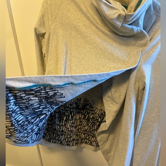 Lululemon Athletica Savasana wrap jacket - Picture 4 of 6